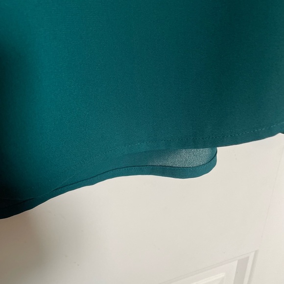 New w/ Tags Express -Dark Green Dress w/ Key Hole Cut Out on Neck Line Size XS - Picture 6 of 8